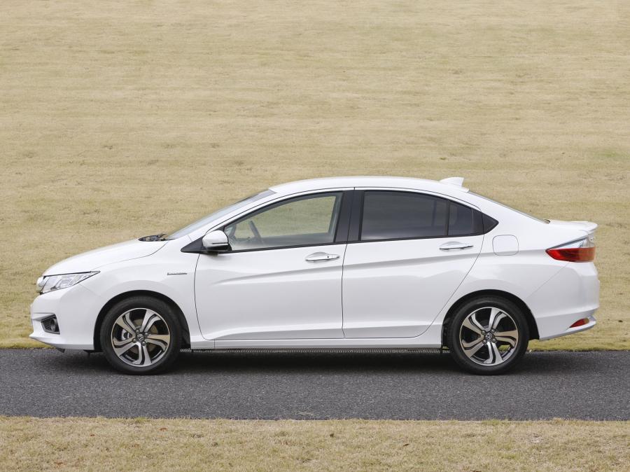  Honda Grace Hybrid 2014 года  (фото 16 из 24)